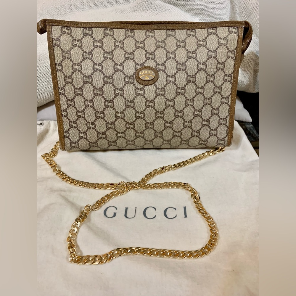 100% Authentic  Gucci GG Supreme monogram Clutch/Crossbody bag
